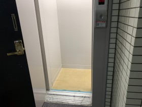 エレベーター床張替工事