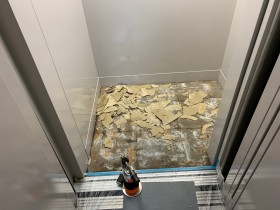 エレベーター床張替工事