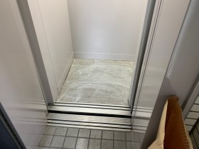 エレベーター床張替工事