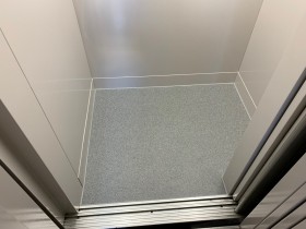 エレベーター床張替工事